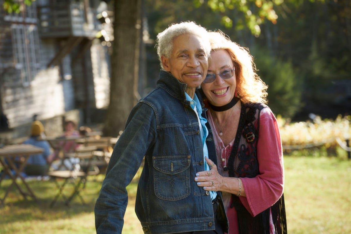 beverly-glenn-copeland-and-elizabeth-glenn-copeland Two people, a Black man and white woman, stand together smiling.