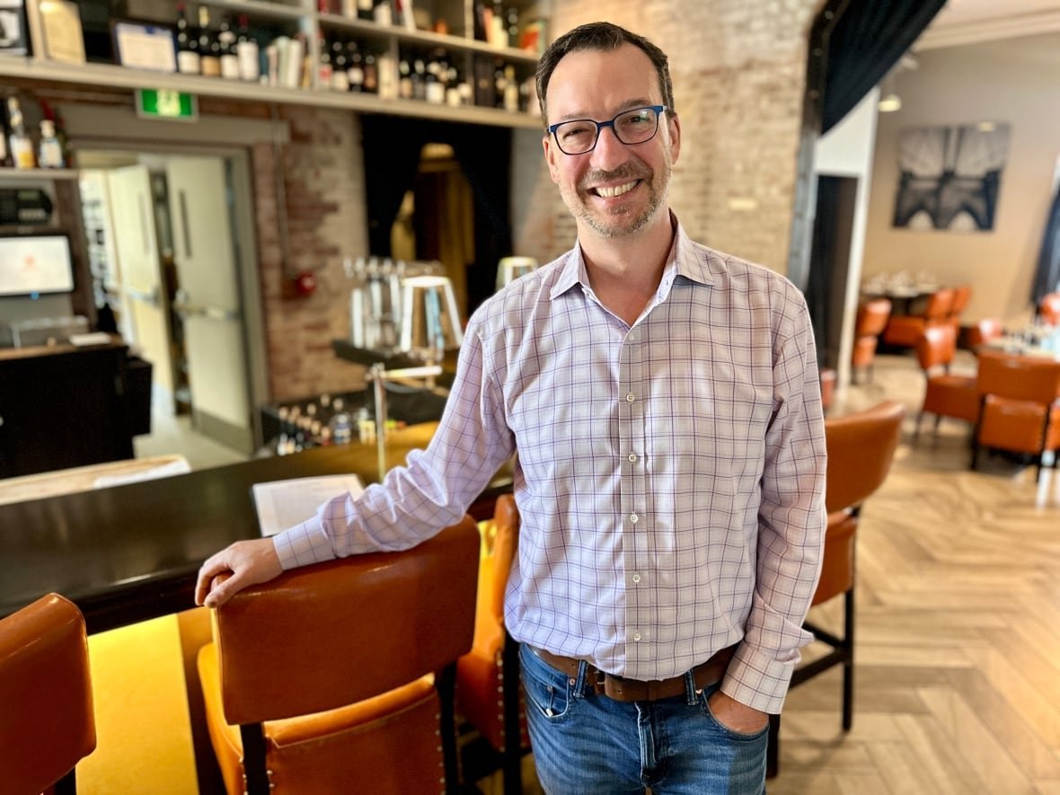 stephen-beckta man in front of bar with glasses