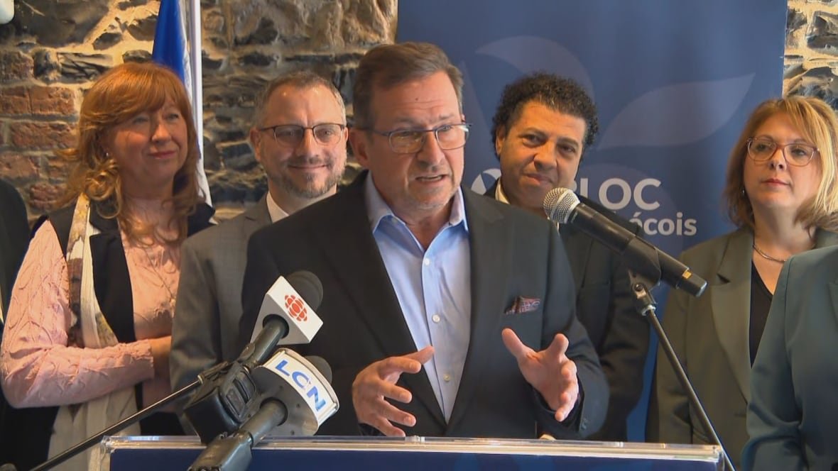 yves-francois-blanchet The Bloc Quebecois leader is pictured standing before a podium speaking to reporters.