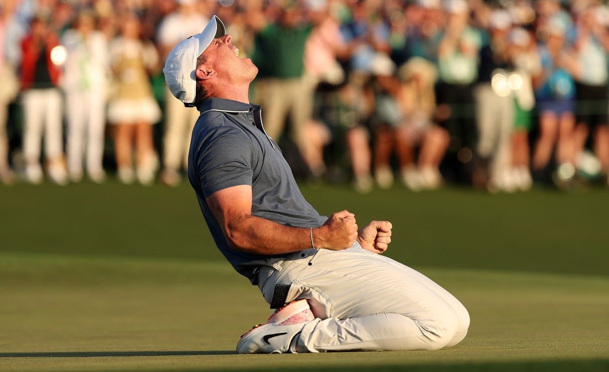 default-57 A golfer celebrating.